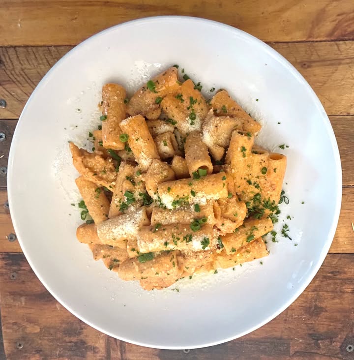 Featured image for “Chicken & Chorizo Rigatoni Special: A Delicious Lunch at Spinifex Cable Beach”