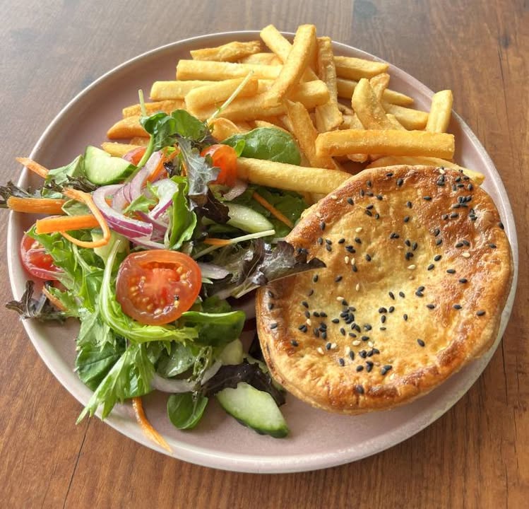 Featured image for “Weekend Lunch Specials at Spinifex Cable Beach: Cheeseburger, Pork Noodles, Lamb Pie”